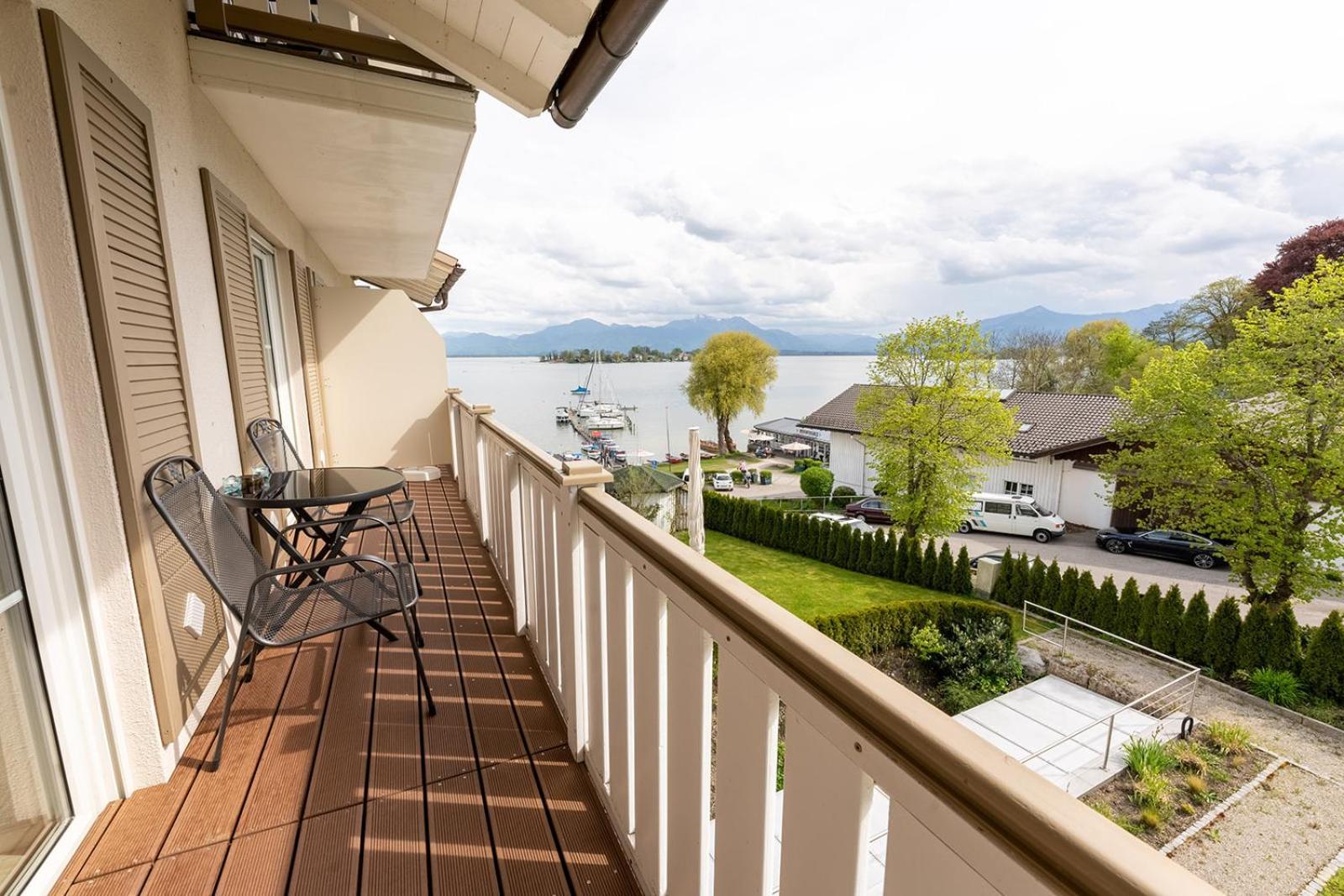 Chiemseestern Vacation & Recreation "Adults Only" Gstadt am Chiemsee Rum bild